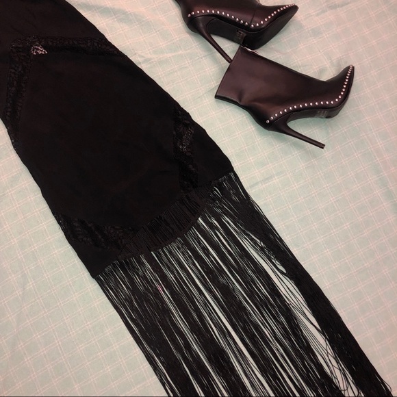 Black classy sassy fringe dress 🖤 - Picture 3 of 7